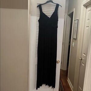 New York & Company Black V-Neck Sleeveless Maxi Dress